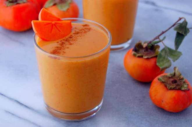 A-simple-Persimmon-Smoothie-recipe-perfect-for-using-this-delicious-winter-fruit-uprootfromoregon.com_-1024x681